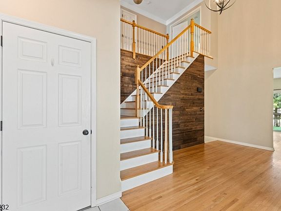 3rd image of 5 Clark Ct