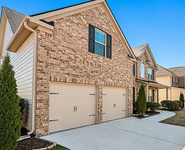 5 bed, 4.0 bath, 2620 sqft, $3,695 — Photo 1