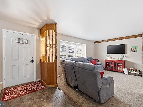 2nd image of 8 Oakton Dr