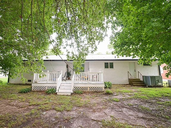 4th image of 213 Fairlane Dr