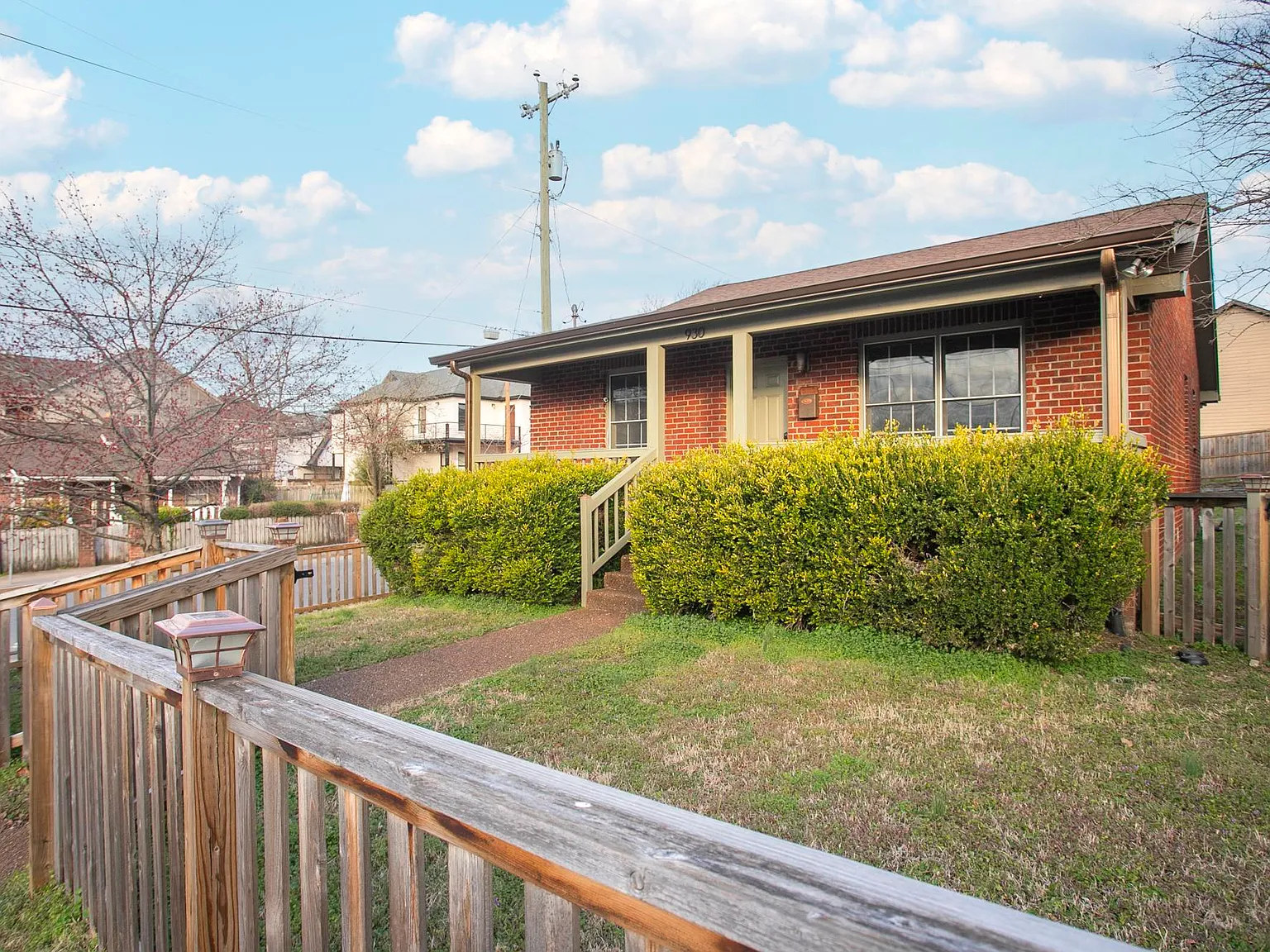 3 bed, 1200 sqft, $2,400 — Photo 2