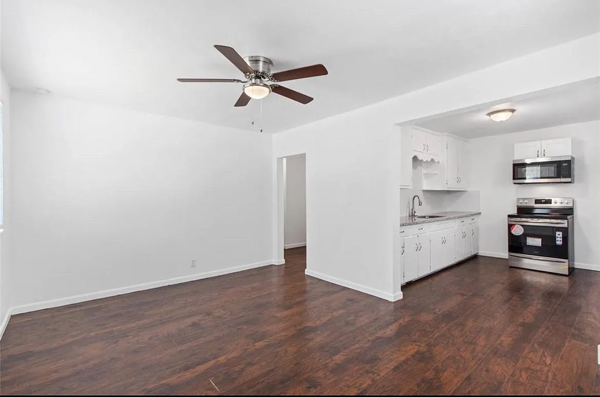 3 bed, 1.0 bath, 945 sqft, $1,200 — Photo 2