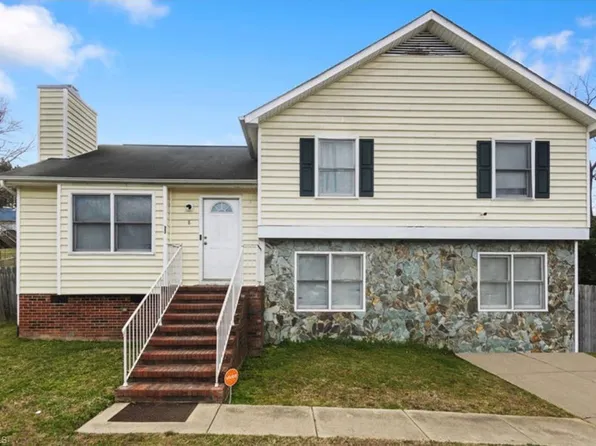 8 Charity Ct, Greensboro, NC 27401