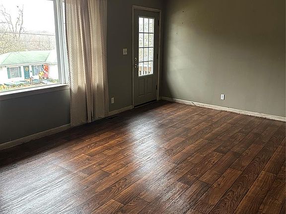 4th image of 904 N Lafayette St
