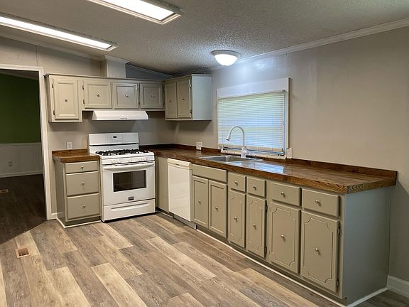 5th image of 402 Long St