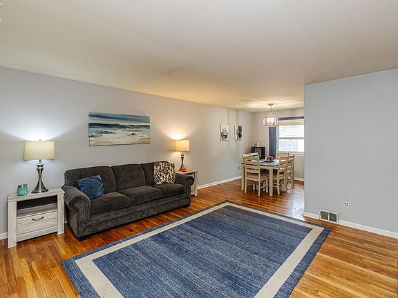 4th image of 6833 Maplewood Rd