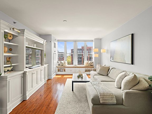 5th image of 1125 Maxwell Ln APT 1115