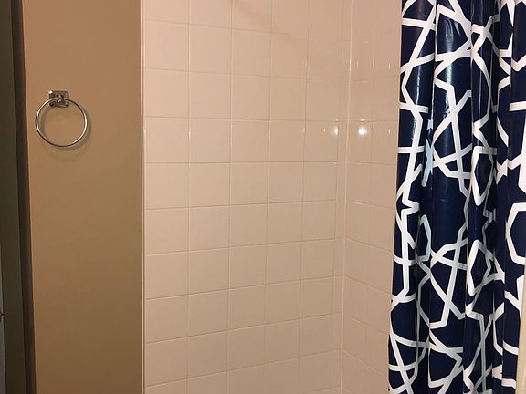 4th image of 917 SE Broad St APT A4