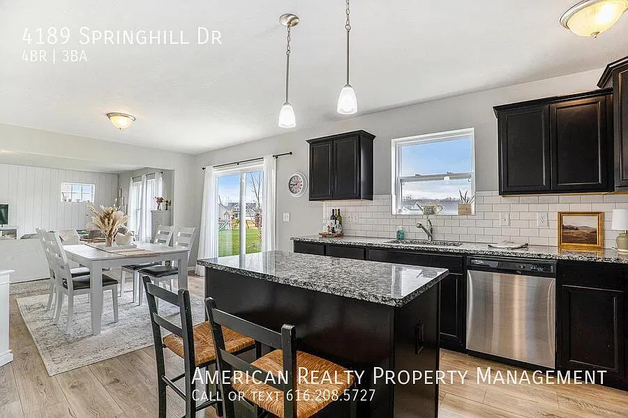 4 bed, 2.5 bath, 2100 sqft, $3,100 — Photo 4