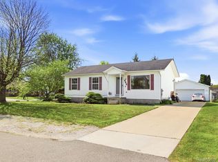 685 Heather Ln, Marysville, MI 48040