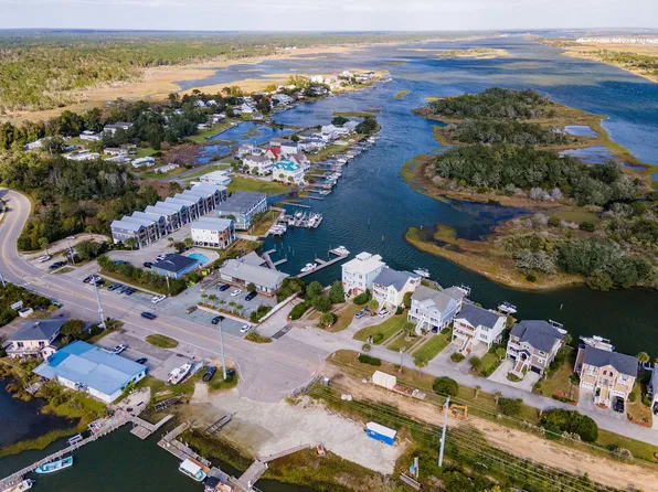 309 Vesta Ct, Surf City, NC 28445