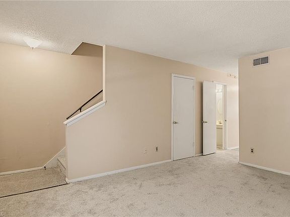 4th image of 640 Cedarbrook Ct