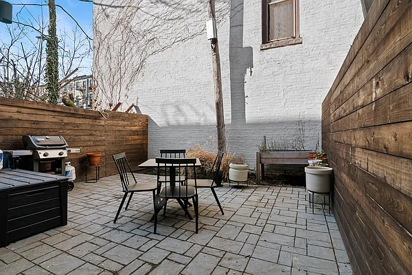 Sold by Compass | media 22