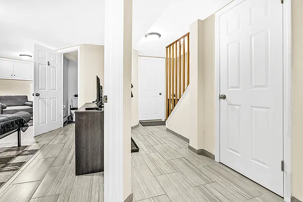 Rented by Halvatzis Realty | media 42