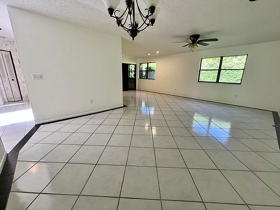 3rd image of 215 Thorn Apple Court