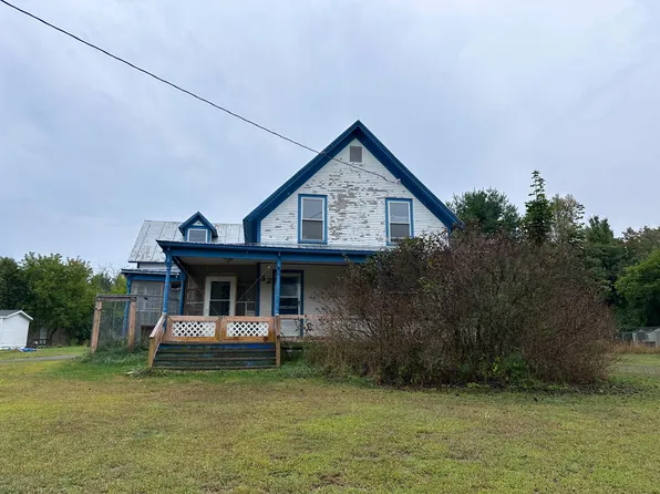 32 River St, Morrisonville, NY 12962