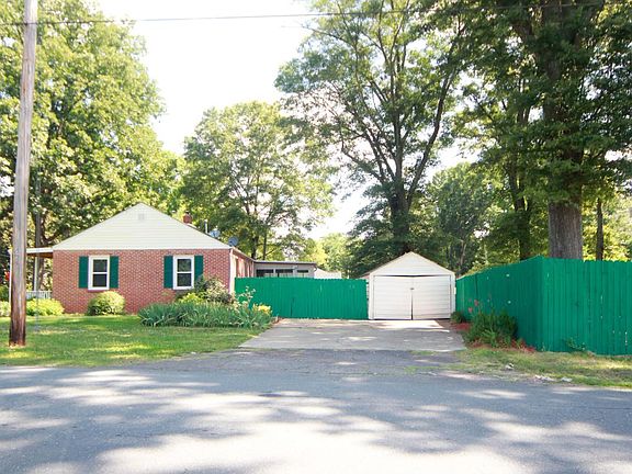 2 car driveway with 1 car garage