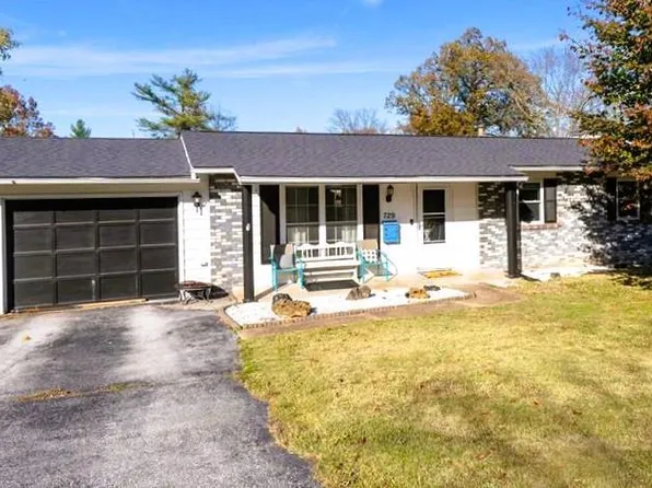 729 Locust St, Festus, MO 63028