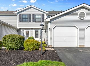 35 Camberley Pl, Penfield, NY 14526