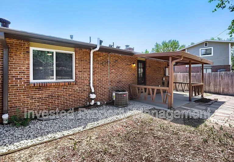6473 Newcombe Ct — Photo 27