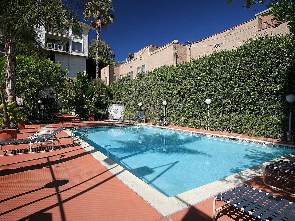 1st image of 1942 Grace Ave APT 123
