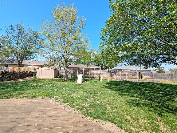 5th image of 2427 Applewood Ln