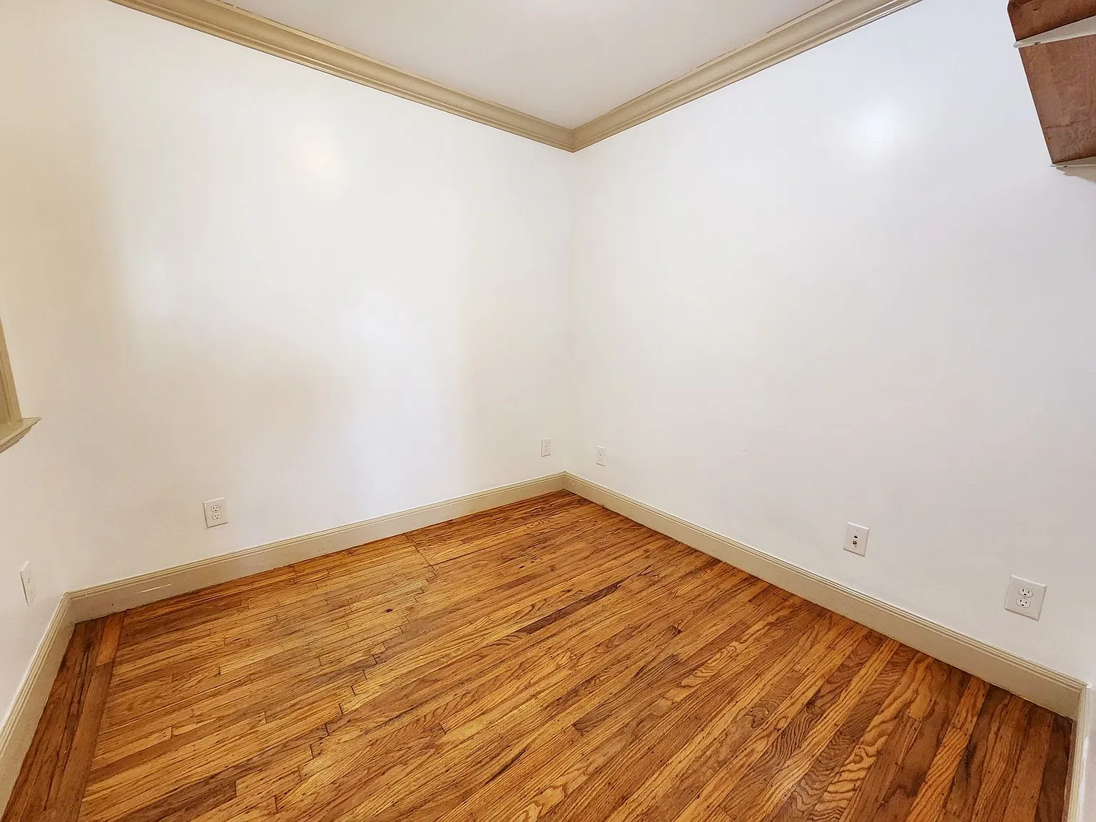 5 bed, 1086 sqft, $800 — Photo 2