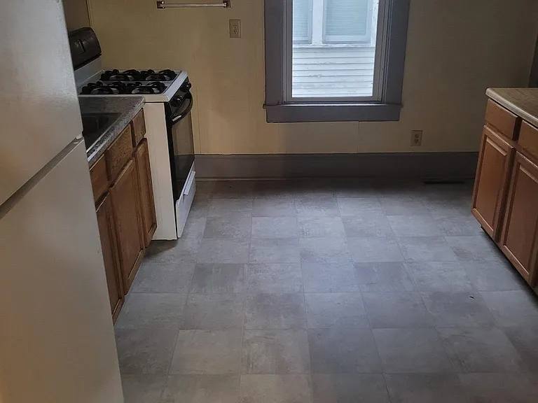 404 Broaddus Ave — Photo 11