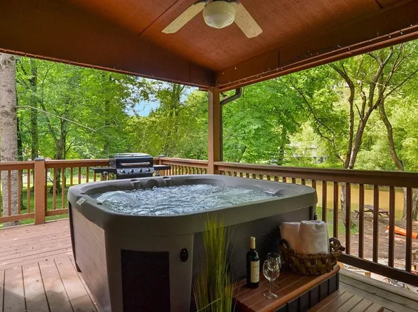 46 Floral Ct, Ellijay, GA 30540