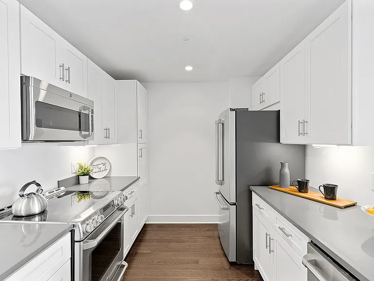 65 Bay Street Apartments — Photo 27