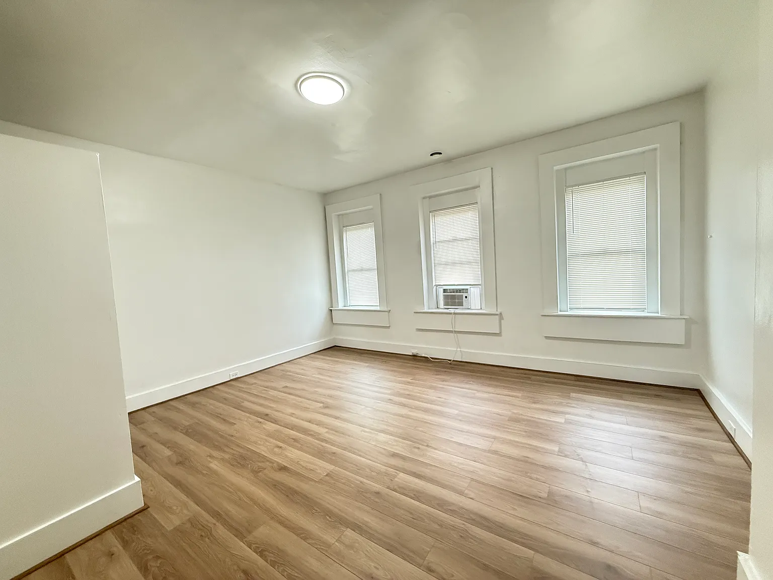 2 bed, 1050 sqft, $1,449 — Photo 2