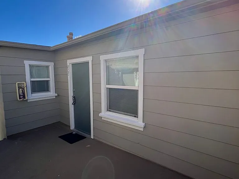 807 Jamaica Ct — Photo 9