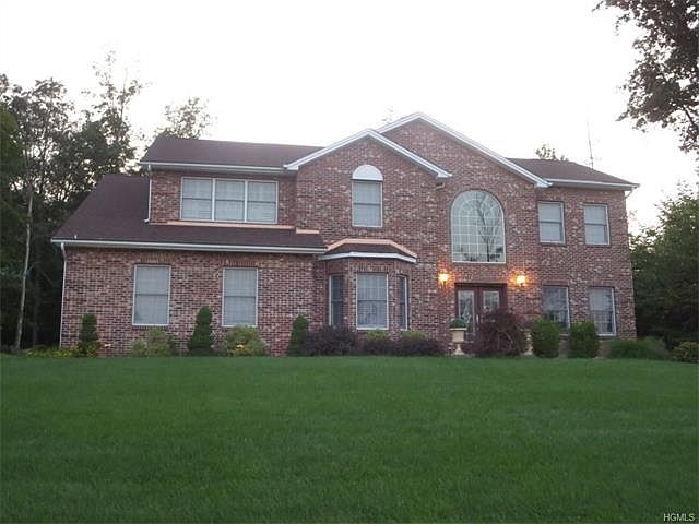 1st image of 15 Biret Dr
