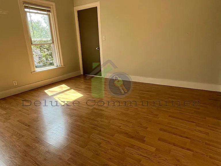 1021 Broadway Ave NW — Photo 11
