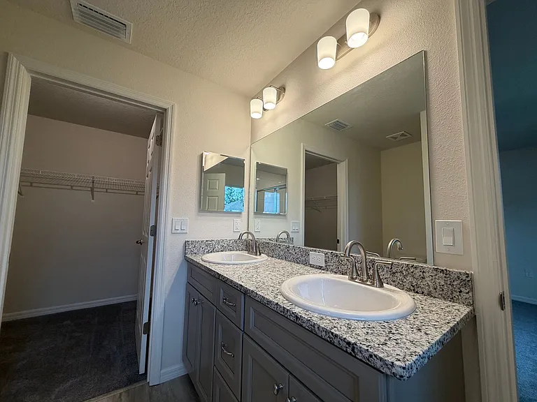 678 W Walkertown Dr — Photo 33