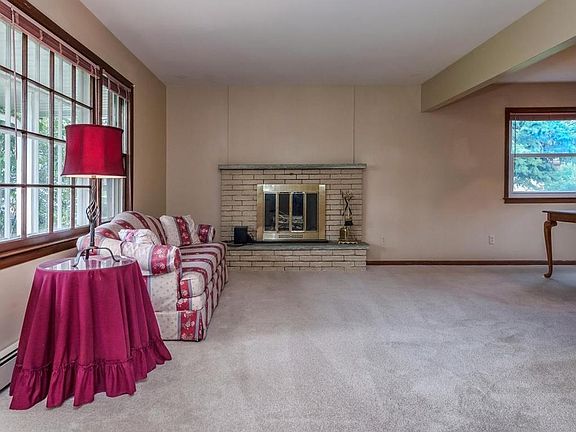 3rd image of 12042 Meadow Ct