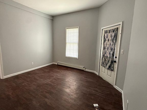 4th image of 28 Emma St APT 1
