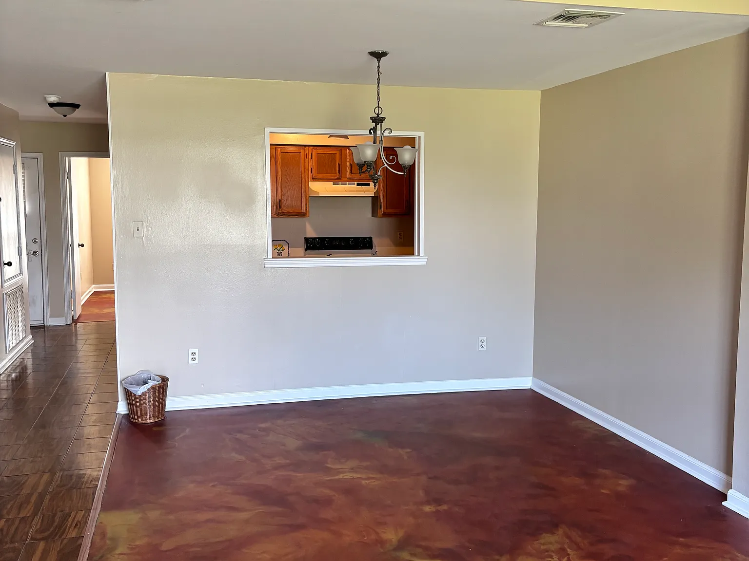 3 bed, $1,600 — Photo 2