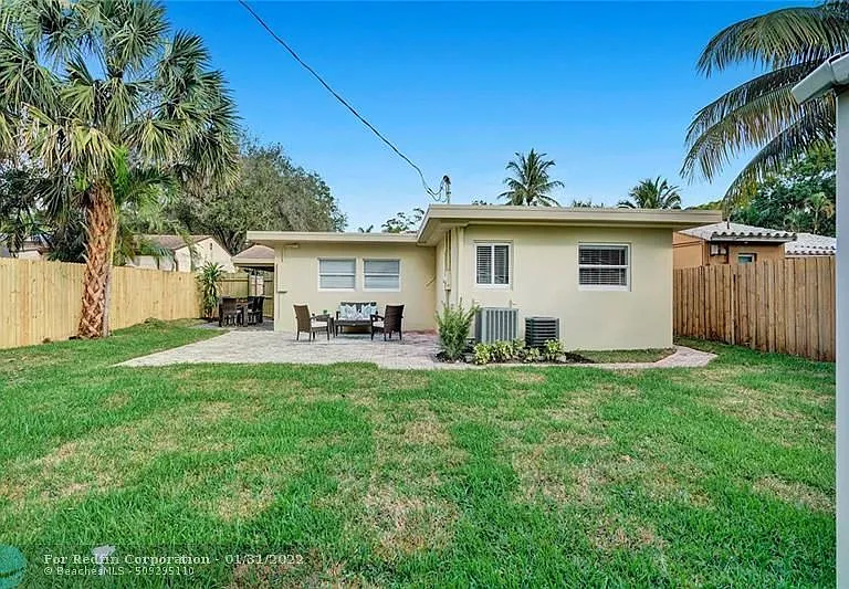 819 SW 10th Ter — Photo 11