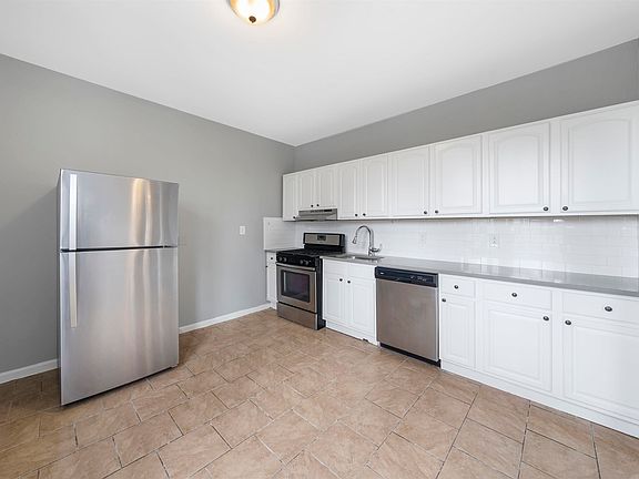 3rd image of 152 Bentley Ave #2