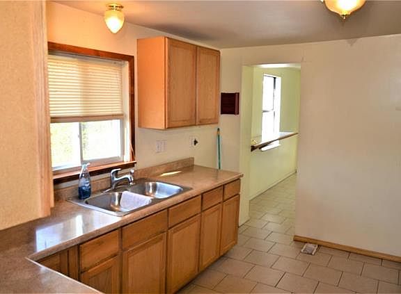 4th image of 3036 S 36th St