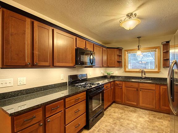 4th image of N70W13480 Brentwood Dr