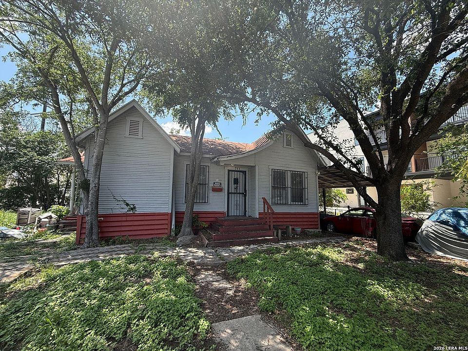 1st image of 131 E Myrtle