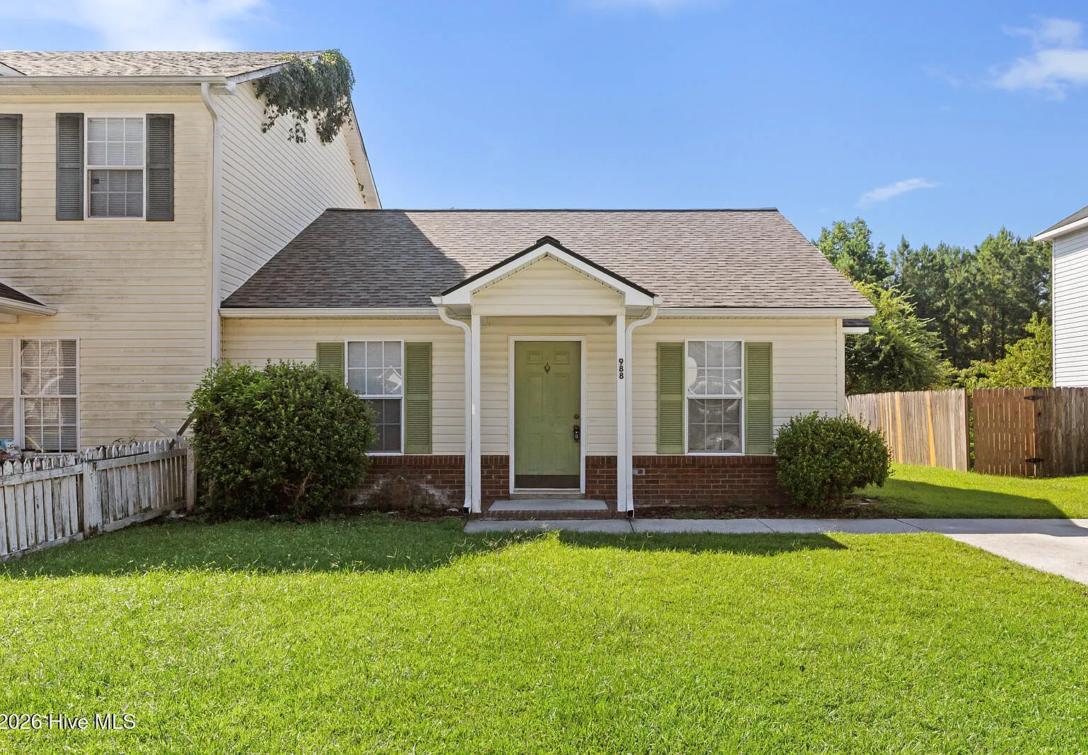 2 bed, 2.0 bath, 882 sqft, $1,200 — Photo 1