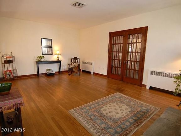 5th image of 1114 N Illinois St