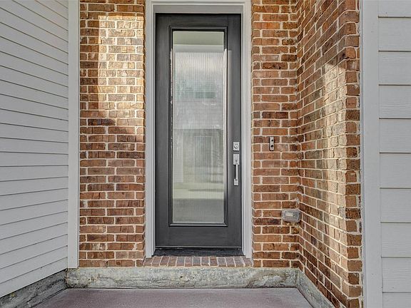 2nd image of 5859 Dolores St