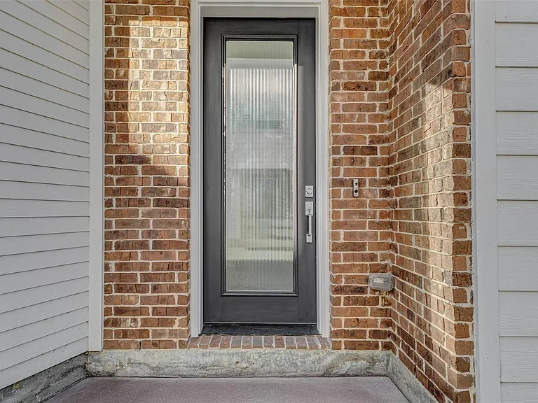 5859 Dolores St — Photo 2