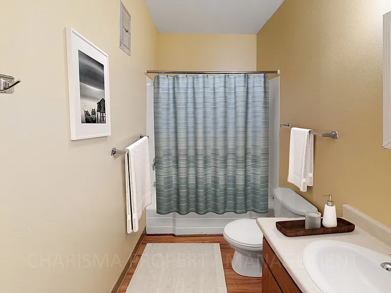 Missouri View Apartments — Photo 9