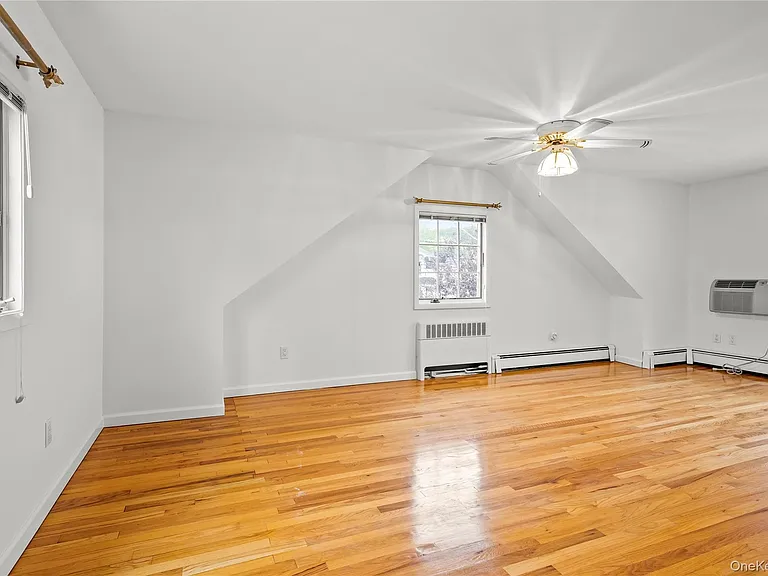 54 Edgewood Rd — Photo 11
