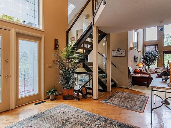 3rd image of 7156 Hertfordshire Way